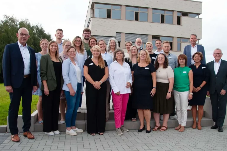 20230825_BKP_Team-Lehrerinnen-und-GF-und-Leitung-cb6814a9-7eb61692@1538w2x